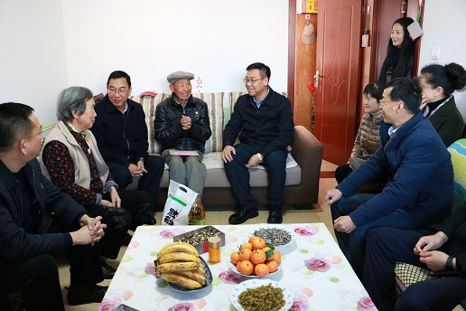 省國資委領導慰問三公司困難黨員，修改.jpg